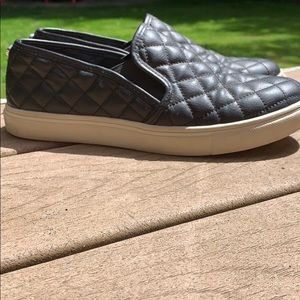 Steve Madden Quilted Slip-on Size 7